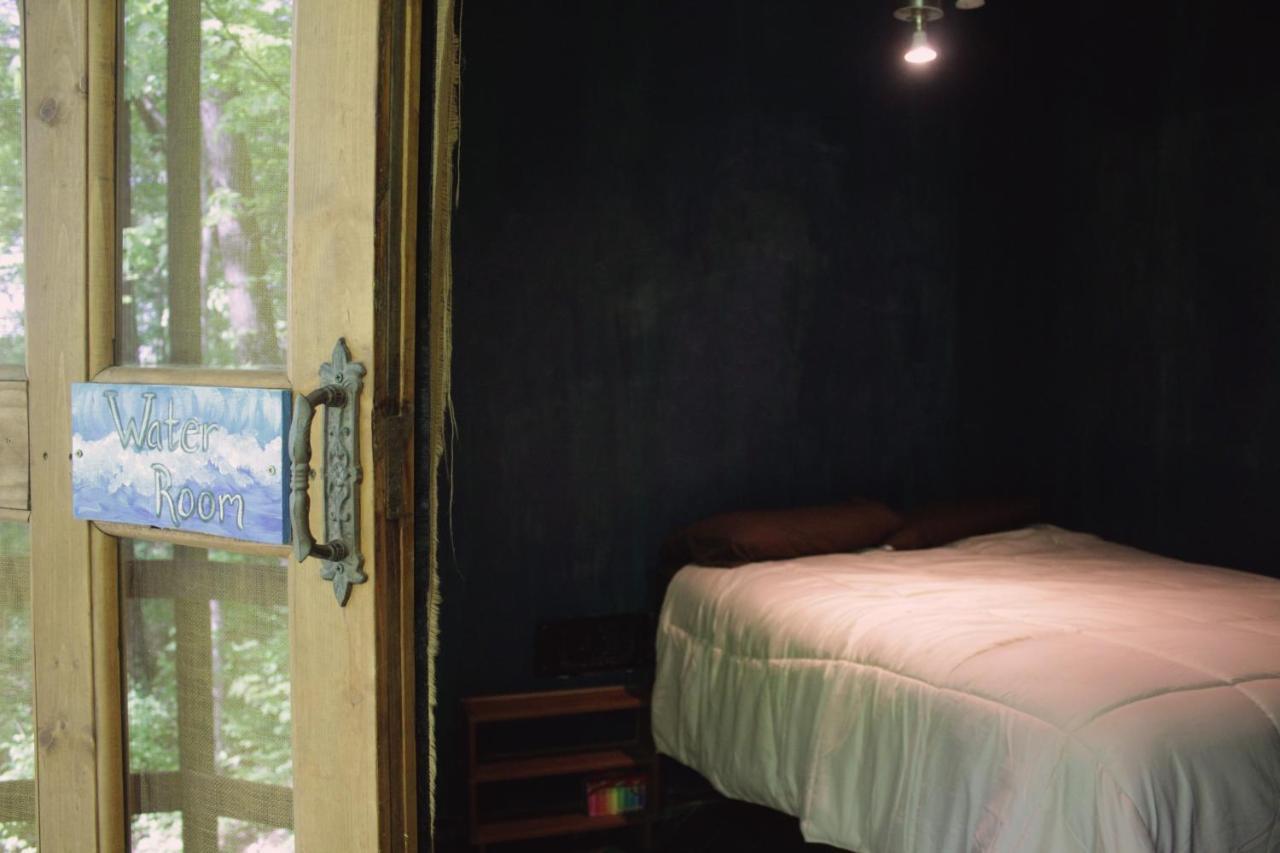 פרנץ' ליק Lost River Hostel מראה חיצוני תמונה